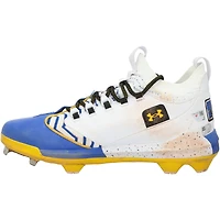 Chaussures à crampons Under Armour blanches et bleues de Bryce Harper, utilisées par les Phillies de Philadelphie lors du match contre les Giants de San Francisco, le 15 avril 2025.