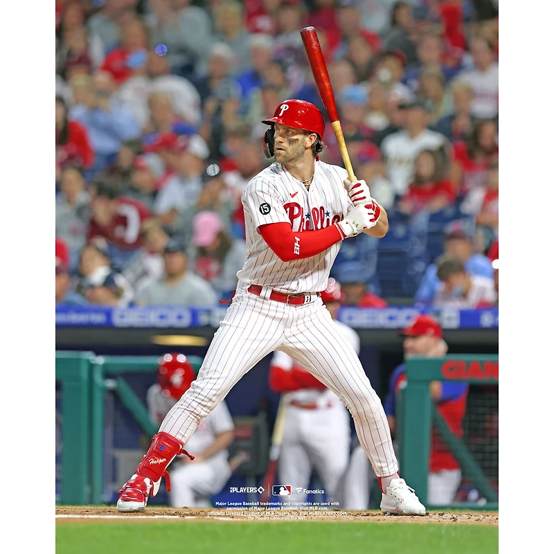 Photo verticale non signée de Bryce Harper, joueur des Phillies Philadelphie, au bâton