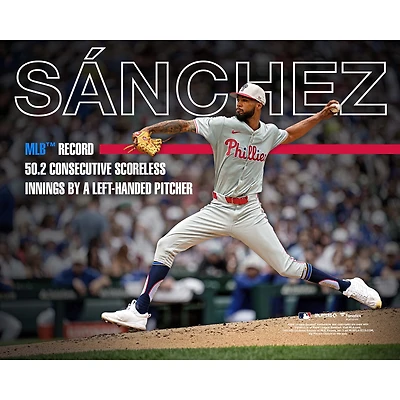 Photo non signée de Cristopher Sanchez, lanceur gaucher des Phillies de Philadelphie (8 x 10 pouces). Record MLB : 50 manches et deux tiers consécutives sans point accordé par un lanceur gaucher.