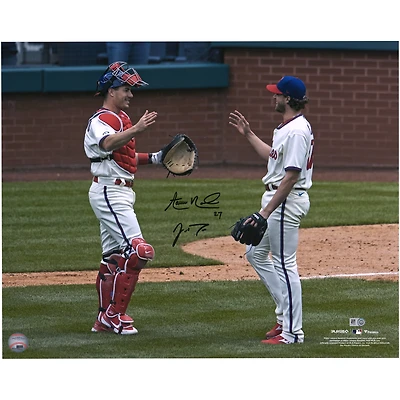 Photographie autographiée de J.T. Realmuto et Aaron Nola des Philadelphia Phillies, format 16" x 20"