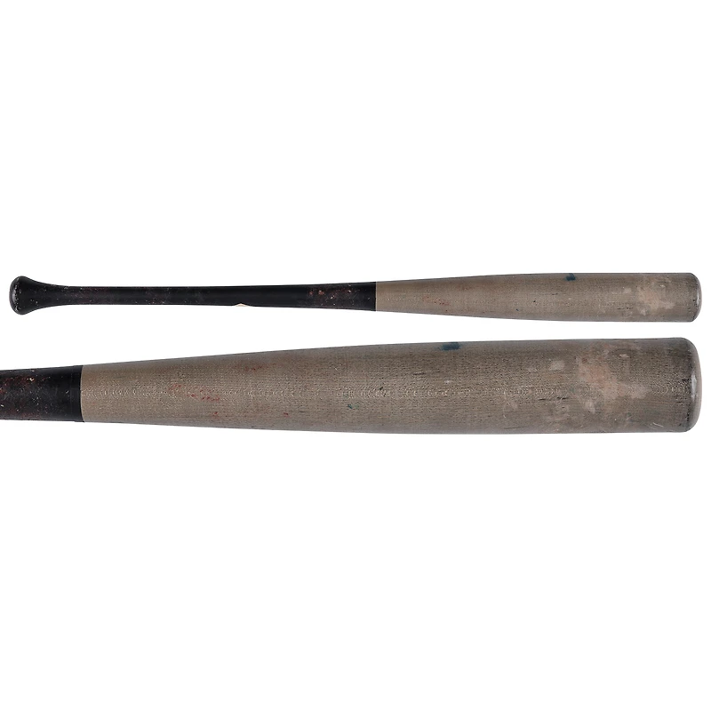 Bâton cassé gris/noir Old Hickory autographié par J.T. Realmuto des Phillies de Philadelphie, utilisé lors du match contre les Reds de Cincinnati le 1er avril 2024.