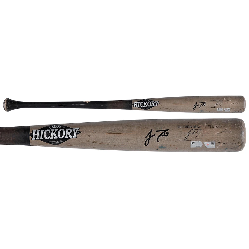 Bâton cassé en Old Hickory gris/noir autographié par J.T. Realmuto des Phillies de Philadelphie, utilisé lors du match contre les Tigers de Detroit le 1er août 2025.