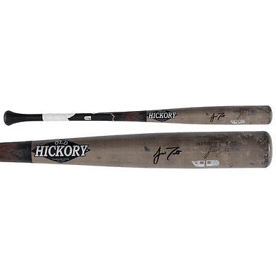 Bâton cassé en frêne gris/noir « Old Hickory » autographié par J.T. Realmuto des Phillies de Philadelphie, utilisé lors du match contre les Mets de New York le 9 juin 2024.