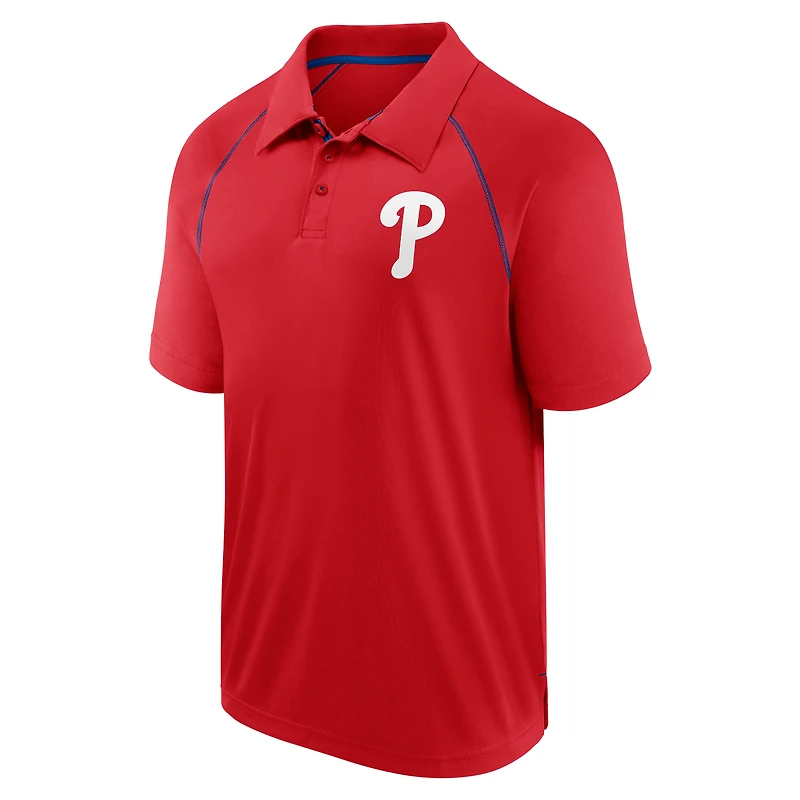 Polo raglan rouge Strong Alone des Philadelphia Phillies pour hommes Fanatics