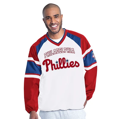 Pull raglan à col en V blanc et rouge G-III Sports by Carl Banks pour homme, inspiré des Phillies de Philadelphie.