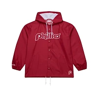Veste d'entraîneur Mitchell & Ness rouge Philadelphia Phillies pour homme, à capuche et boutons-pression.