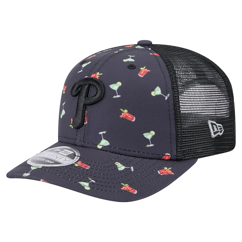 Casquette extensible noire New Era 9SEVENTY pour homme, motif Adventure Drinks des Philadelphia Phillies