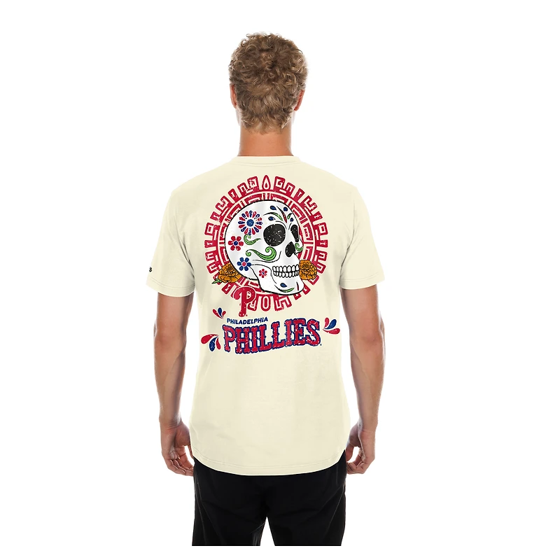T-shirt naturel New Era pour hommes des Phillies de Philadelphie Dia los Muertos Sugar Skull