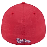 Casquette New Era 39THIRTY Flex rouge à motif camouflage ton sur des Phillies de Philadelphie pour homme