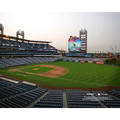 Photo non signée des Phillies de Philadelphie, vue la ligne base du champ extérieur au Citizens Bank Park