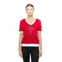 T-shirt à col en V rouge strass pour femme New Era Philadelphia Phillies Game Day