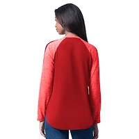 T-shirt à manches longues et col en V G-III 4Her pour femme par Carl Banks, motif Top Dog des Philadelphia Phillies, rouge