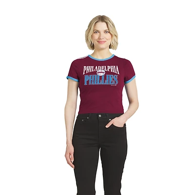 T-shirt court à col rond style rétro pour femme WEAR by Erin Andrews Philadelphia Phillies, couleur bordeaux.