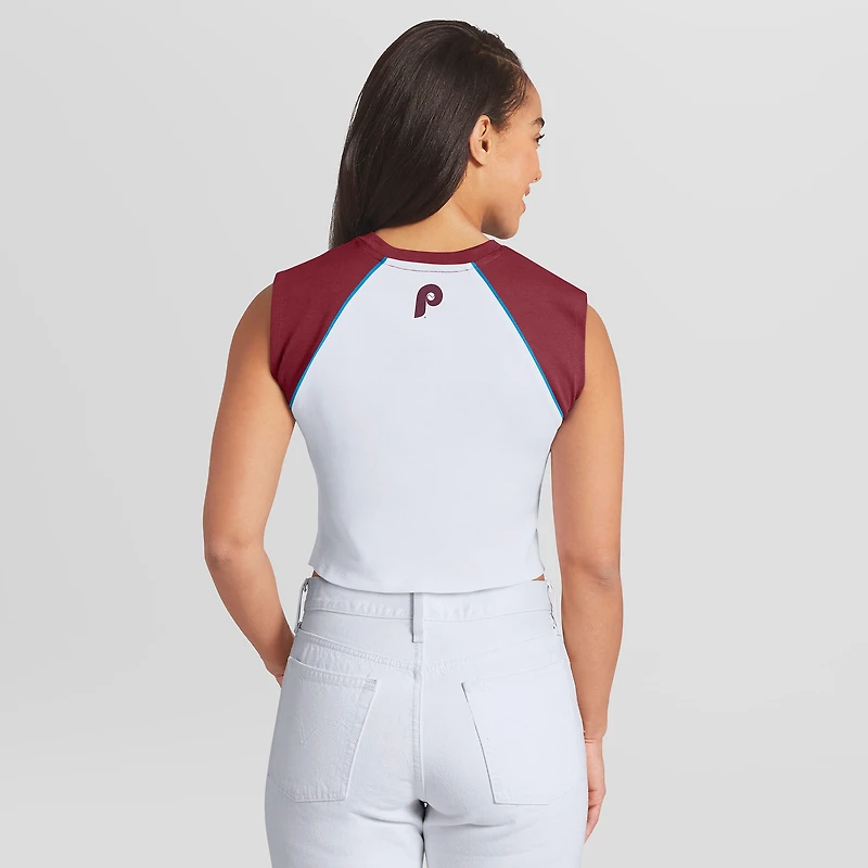 Débardeur raglan court blanc Philadelphia Phillies Cooperstown pour femme de la marque WEAR by Erin Andrews