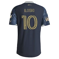 Maillot authentique adidas Milan Iloski Navy Philadelphia Union 2026 1776 pour homme, avec patch porté sur le terrain.