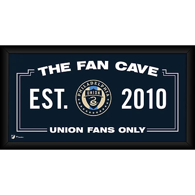 Collage encadré 10" x 20" de l'Union de Philadelphie, représentant un fan de la Fan Cave.