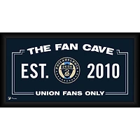 Collage encadré 10" x 20" de l'Union de Philadelphie, représentant un fan de la Fan Cave.