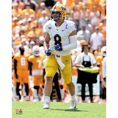 Kenny Pickett, joueur non signé des Pitt Panthers, célèbre un touchdown