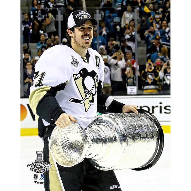 Evgeni Malkin Pittsburgh Penguins Unsigned 2016 Stanley Cup Champions Raising Photograph