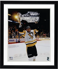 Photo autographiée de Kris Letang (Penguins de Pittsburgh) - 40,6 x 50,8 cm (16 x 20 pouces) - Cérémonie de la Coupe Stanley 2017