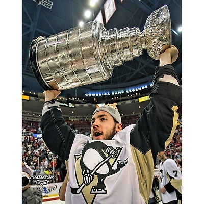 Kris Letang, des Penguins de Pittsburgh, champions la Coupe Stanley 2009 (photo non signée)