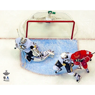Photo non signée de Marc-André Fleury, Penguins Pittsburgh, lors du match 7 la finale Coupe Stanley LNH 2009, arrêt décisif.