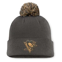 Bonnet en tricot à revers avec pompon authentique Pro Military Appreciation des Penguins de Pittsburgh, couleur charbon Fanatics pour hommes
