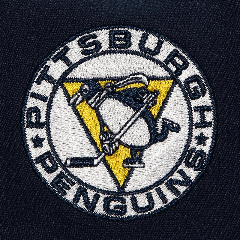 Casquette snapback color block à script rétro des Penguins de Pittsburgh de la marine Mitchell & Ness pour hommes