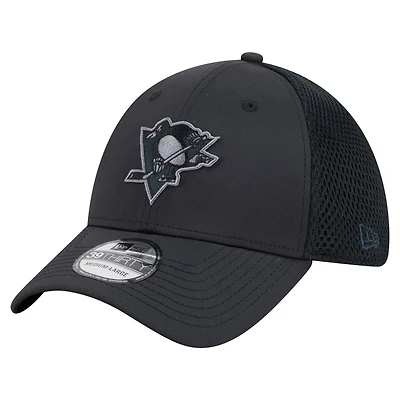 Men's New Era Black Pittsburgh Penguins Blackout 39THIRTY Flex Fit Hat
