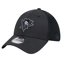 Men's New Era  Black Pittsburgh Penguins Blackout 39THIRTY Flex Fit Hat