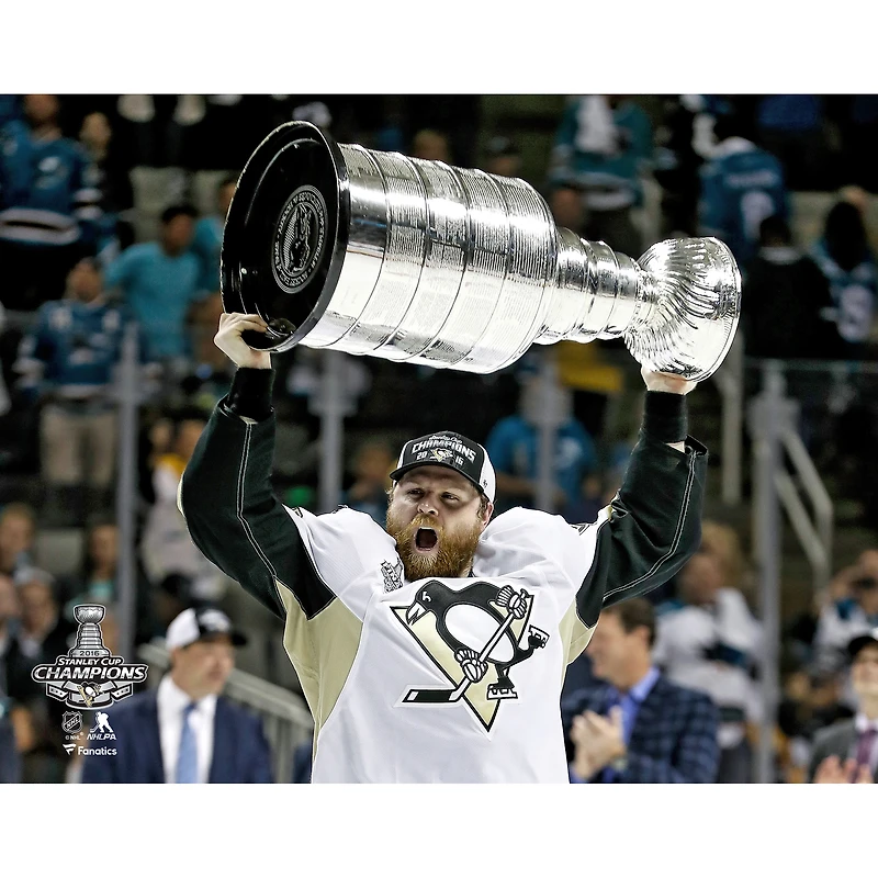 Phil Kessel Pittsburgh Penguins Unsigned 2016 Stanley Cup Champions Raising Photograph