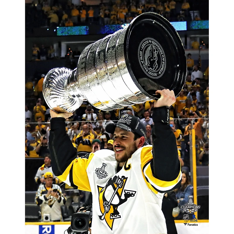 Photo non signée de Sidney Crosby, des Penguins Pittsburgh, champions la coupe Stanley 2017, brandissant