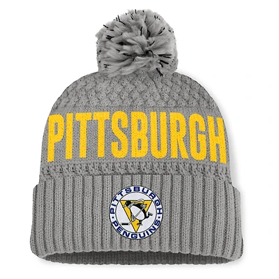 Bonnet en tricot à revers avec pompon Tilly Heritage des Penguins de Pittsburgh gris Fanatics pour femmes