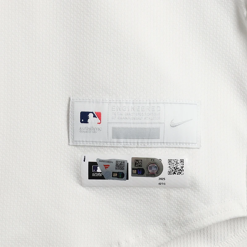 Maillot Nike blanc n° 26 d'Adam Frazier des Pirates de Pittsburgh, utilisé lors de plusieurs matchs de la saison 2025 de la MLB