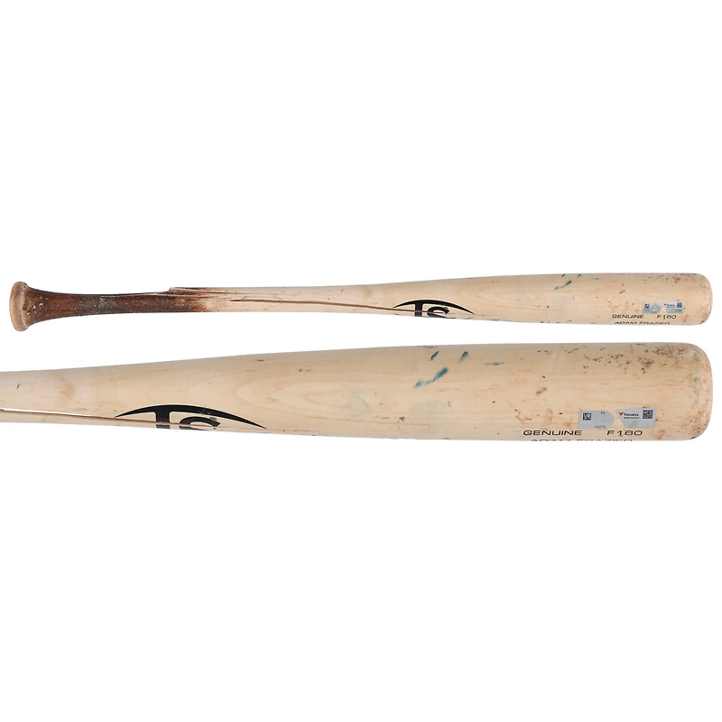 Batte de baseball cassée d'Adam Frazier, des Pirates de Pittsburgh, utilisée par Tan Louisville Slugger, contre les Brewers de Milwaukee, le 24 mai 2025