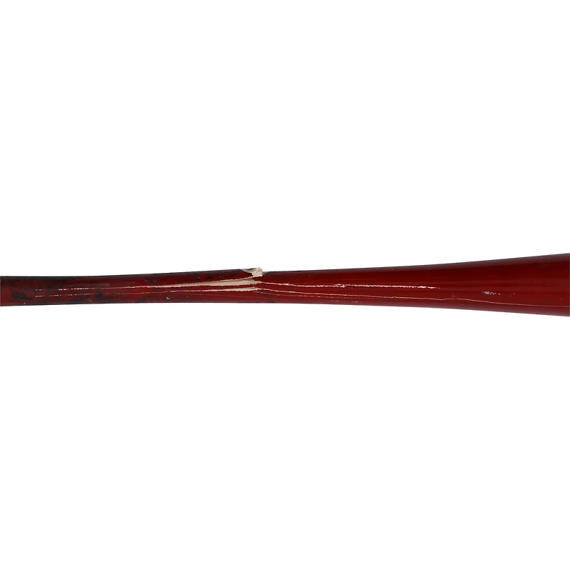 Batte de baseball Red Victus d'Andrew McCutchen, Pirates de Pittsburgh, utilisée lors du match contre les Cardinals de Saint-Louis, le 5 mai 2025