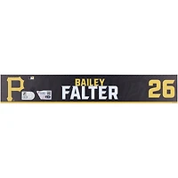 Plaque signalétique noire #26 émise par les joueurs des Pirates de Pittsburgh de Bailey Falter lors de l'entraînement de printemps de la MLB 2024