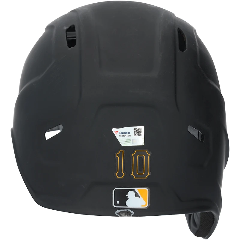 Casque de frappeur noir n° 10 dédicacé par Bryan Reynolds des Pirates de Pittsburgh lors du match contre les Cubs de Chicago le 13 juin 2025