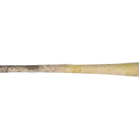 Bryan Reynolds, batte de baseball des Pirates de Pittsburgh, Tan Louisville Slugger, utilisée lors du match contre les Mets de New York, le 12 mai 2025