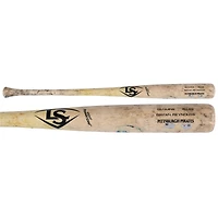 Bryan Reynolds, batte de baseball des Pirates de Pittsburgh, Tan Louisville Slugger, utilisée lors du match contre les Mets de New York, le 12 mai 2025