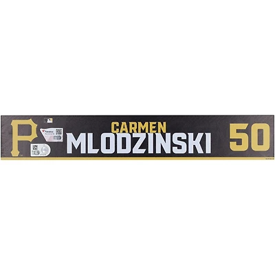Plaque signalétique noire numéro 50 émise par les joueurs des Pirates de Pittsburgh de Carmen Mlodzinski lors de l'entraînement de printemps de la MLB 2024