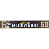 Plaque signalétique noire numéro 50 émise par les joueurs des Pirates de Pittsburgh de Carmen Mlodzinski lors de l'entraînement de printemps de la MLB 2024