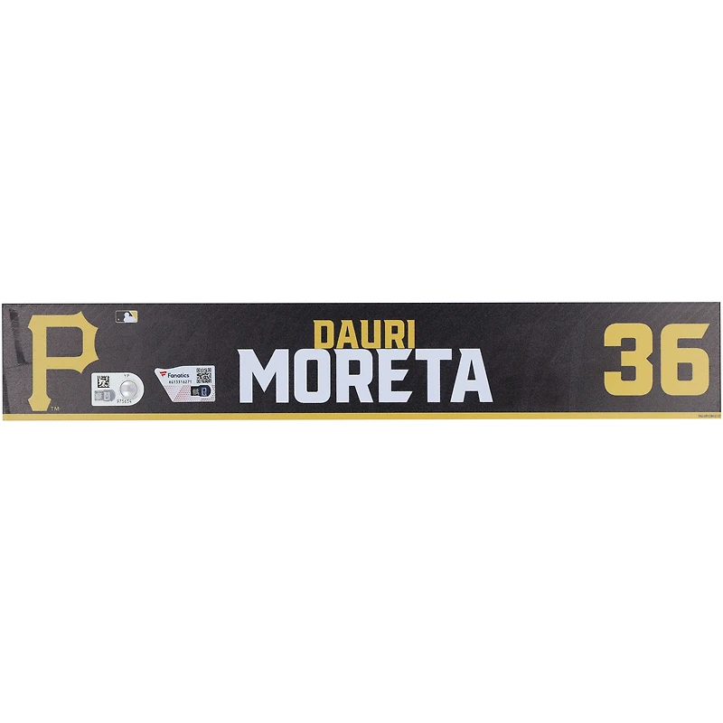 Plaque signalétique noire #36 émise par les joueurs des Pirates de Pittsburgh de Dauri Moreta lors de l'entraînement de printemps de la MLB 2024