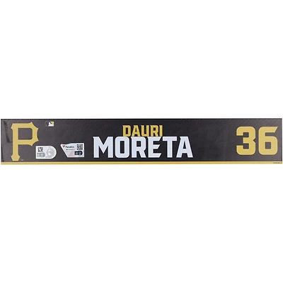 Plaque signalétique noire #36 émise par les joueurs des Pirates de Pittsburgh de Dauri Moreta lors de l'entraînement de printemps de la MLB 2024