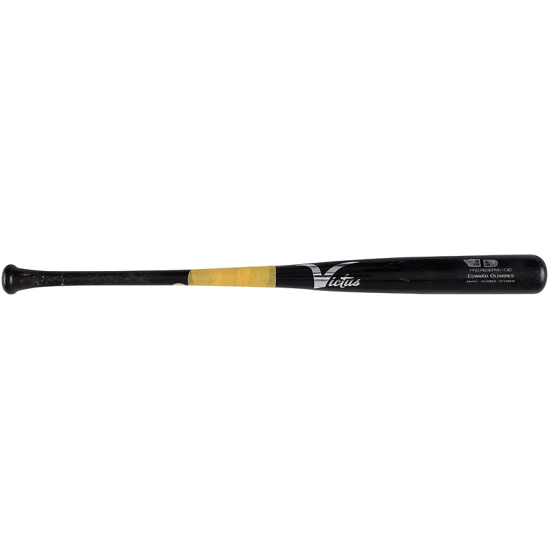 Batte cassée Black Victus utilisée par Edward Olivares des Pirates de Pittsburgh contre les Orioles de Baltimore le 6 avril 2024