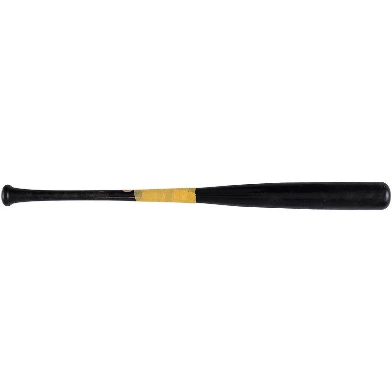 Batte cassée Black Victus utilisée par Edward Olivares des Pirates de Pittsburgh contre les Orioles de Baltimore le 6 avril 2024