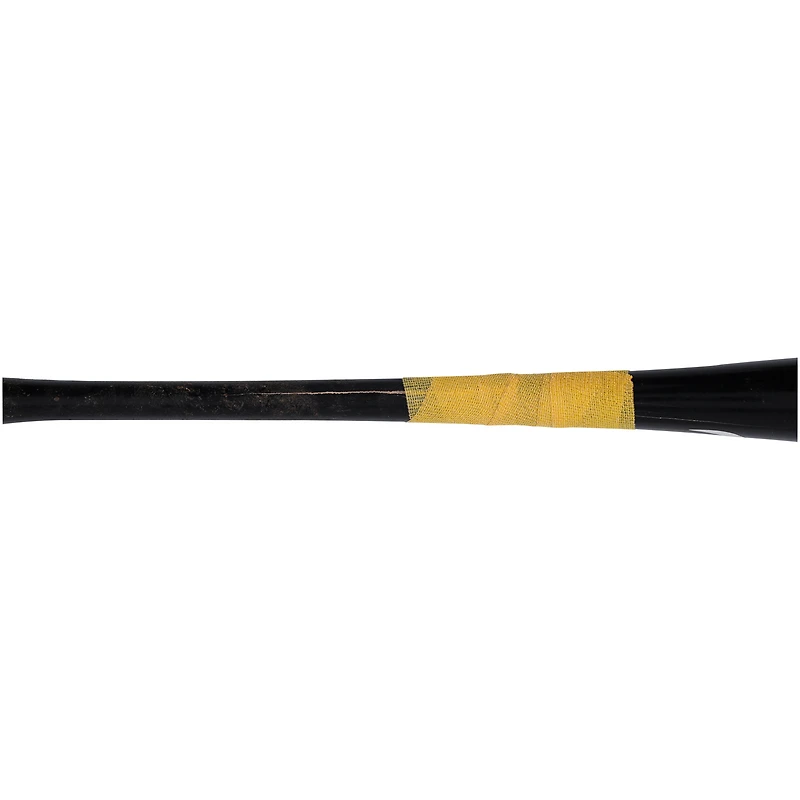 Batte cassée Black Victus utilisée par Edward Olivares des Pirates de Pittsburgh contre les Orioles de Baltimore le 6 avril 2024