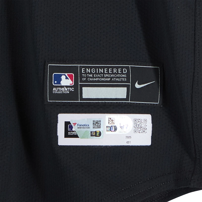 Maillot Nike noir n° 48 des Pirates de Pittsburgh d'Enmanuel Valdez, utilisé lors de plusieurs matchs de la saison 2025 de la MLB.