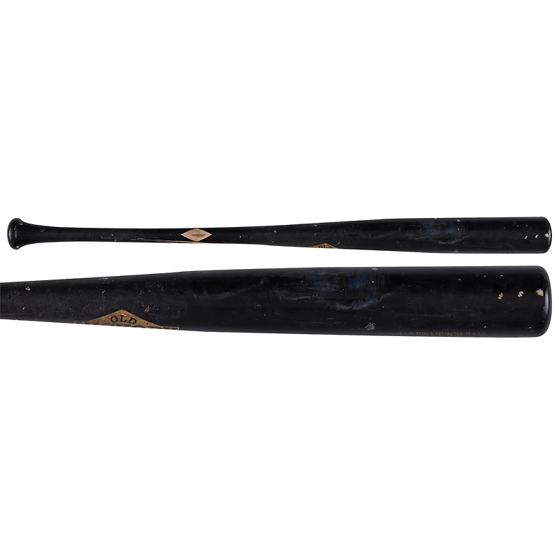 Batte de baseball cassée en vieux hickory noire de Jared Triolo des Pirates de Pittsburgh contre les Yankees de New York le 28 septembre 2024