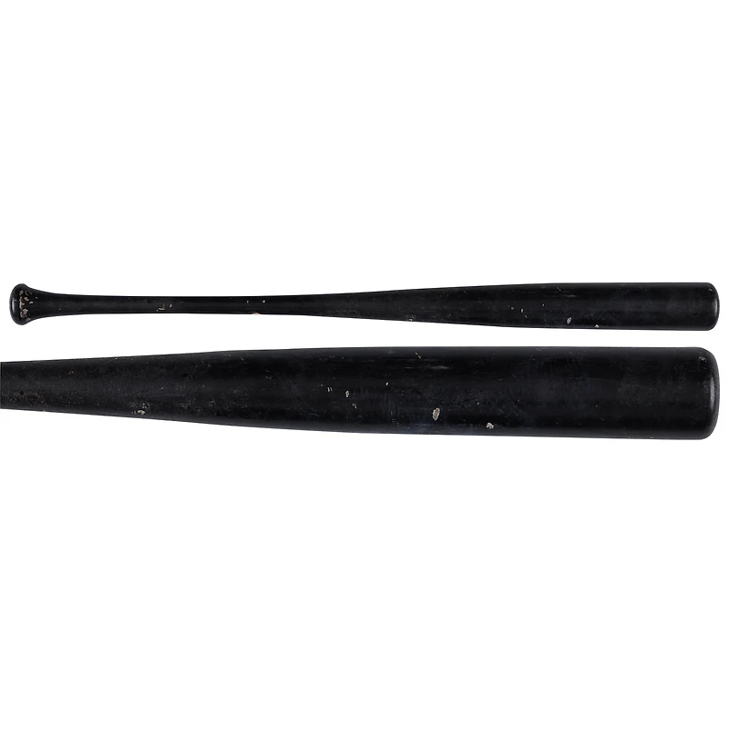 Batte de baseball cassée en vieux hickory noire de Jared Triolo des Pirates de Pittsburgh contre les Yankees de New York le 28 septembre 2024